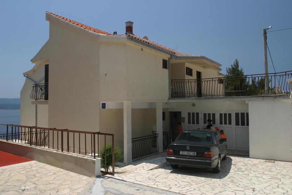 Apartments Edita & Robert Lokva Rogoznica Bagian luar foto