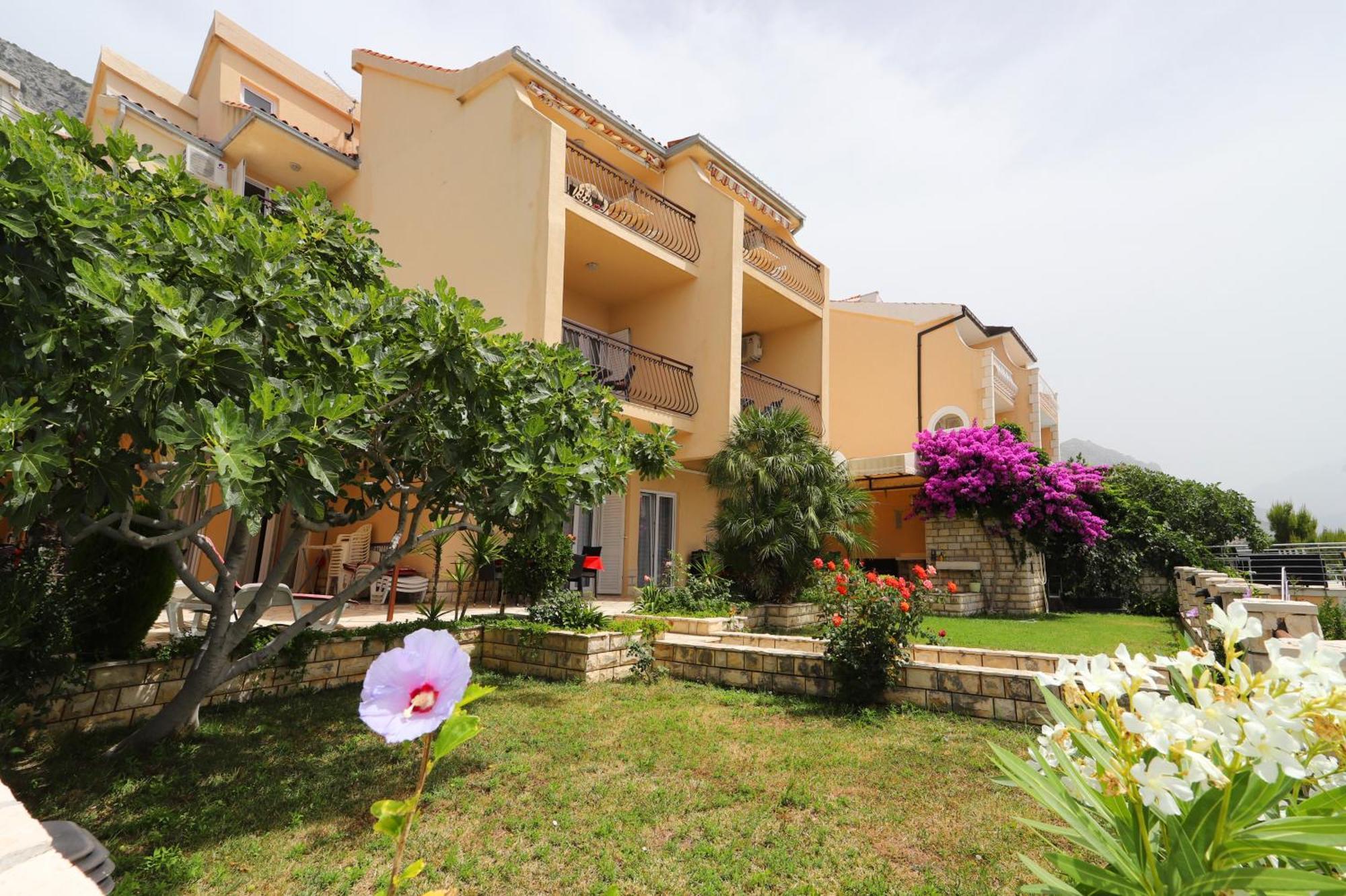Apartments Edita & Robert Lokva Rogoznica Bagian luar foto