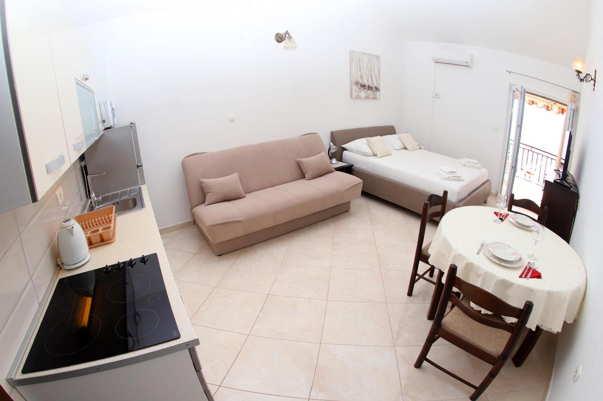Apartments Edita & Robert Lokva Rogoznica Bagian luar foto